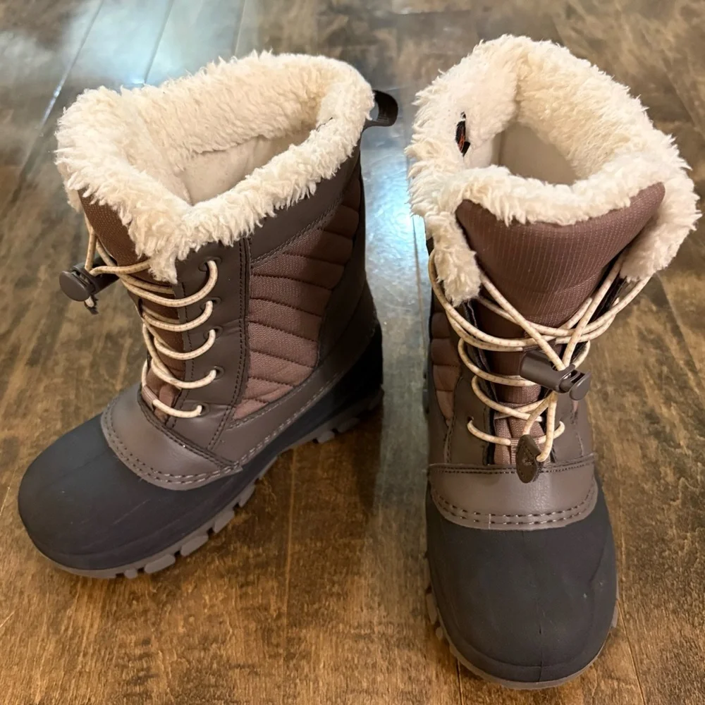 All in Motion Snow Boots Girl size 13